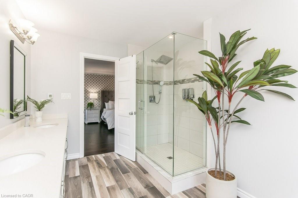 19 Tremaine Drive, Kitchener, ON - Indoor Photo Showing Bathroom