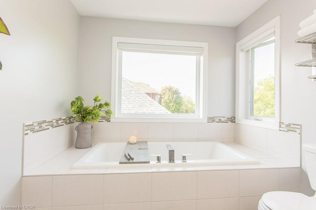 19 Tremaine Drive, Kitchener, ON - Indoor Photo Showing Bathroom
