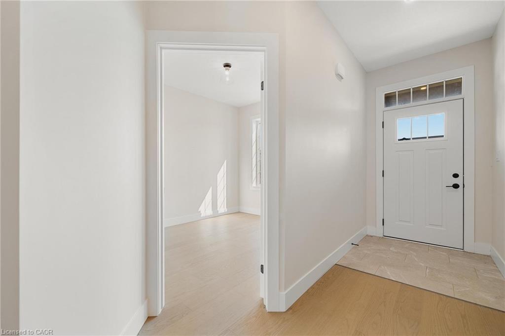 202-12 Washington Street, Norwich, ON - Indoor Photo Showing Other Room