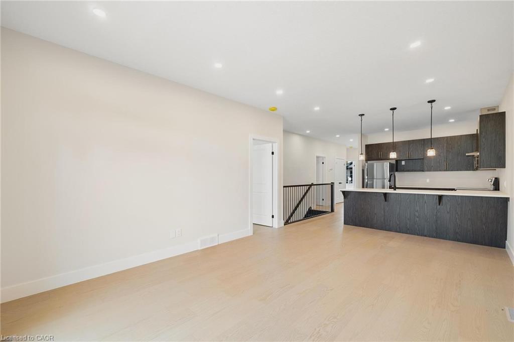 202-12 Washington Street, Norwich, ON - Indoor Photo Showing Kitchen