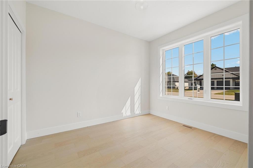 202-12 Washington Street, Norwich, ON - Indoor Photo Showing Other Room