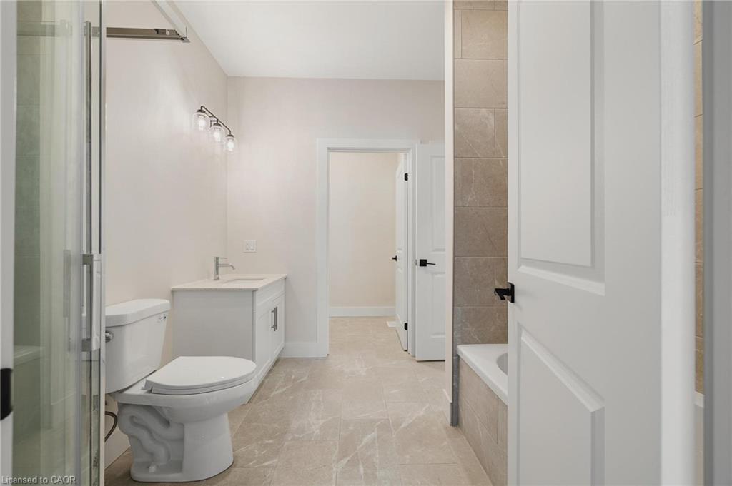 202-12 Washington Street, Norwich, ON - Indoor Photo Showing Bathroom