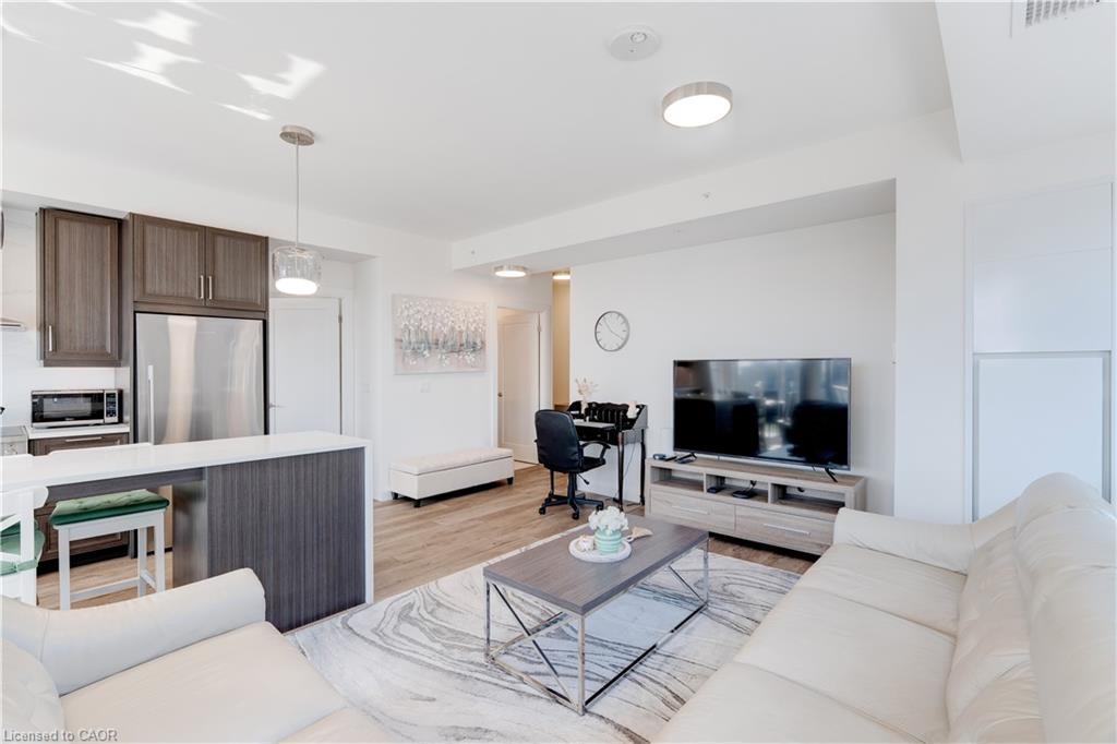 1007-500 Brock Avenue, Burlington, ON - Indoor Photo Showing Living Room
