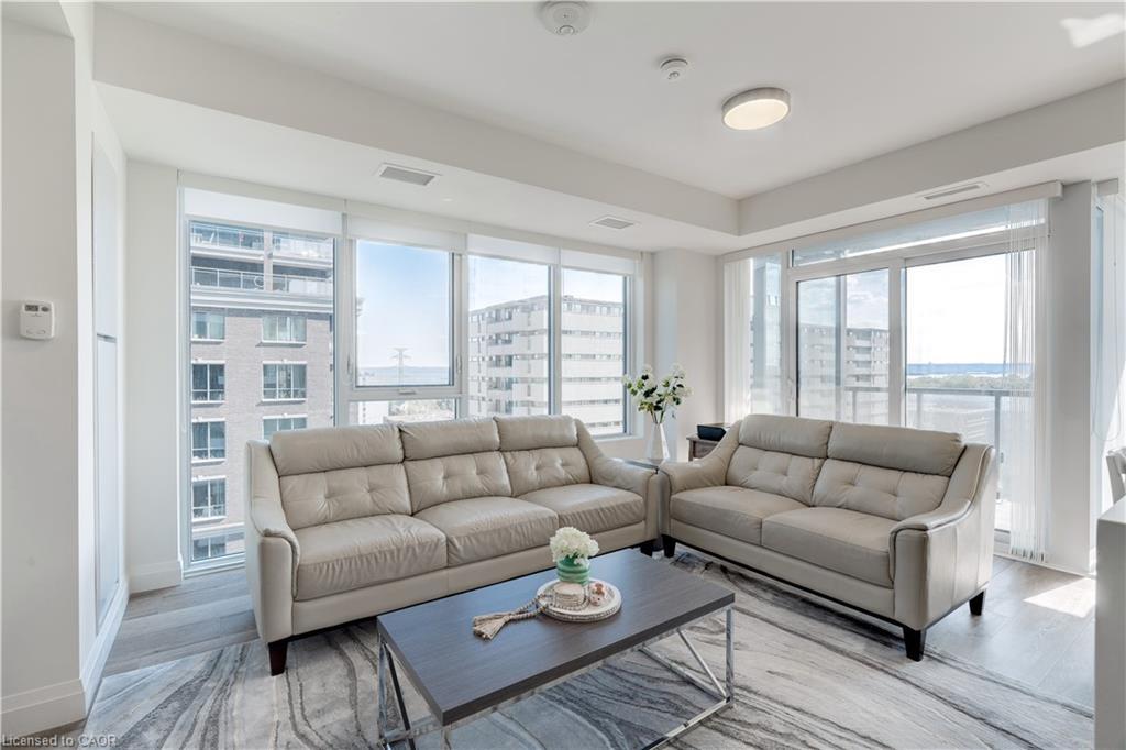 1007-500 Brock Avenue, Burlington, ON - Indoor Photo Showing Living Room