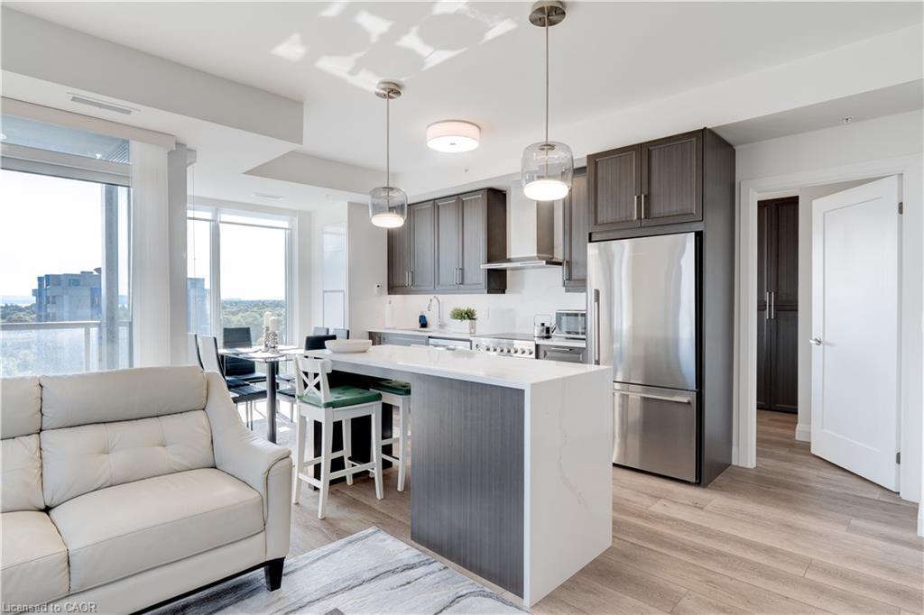 1007-500 Brock Avenue, Burlington, ON - Indoor Photo Showing Kitchen With Stainless Steel Kitchen