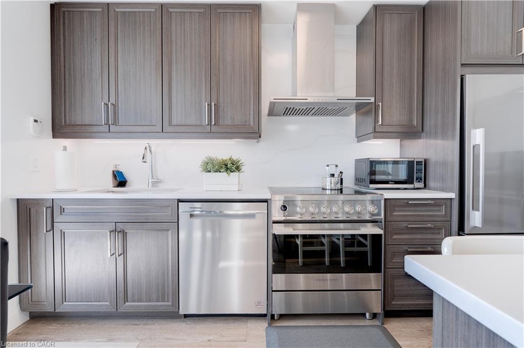 1007-500 Brock Avenue, Burlington, ON - Indoor Photo Showing Kitchen