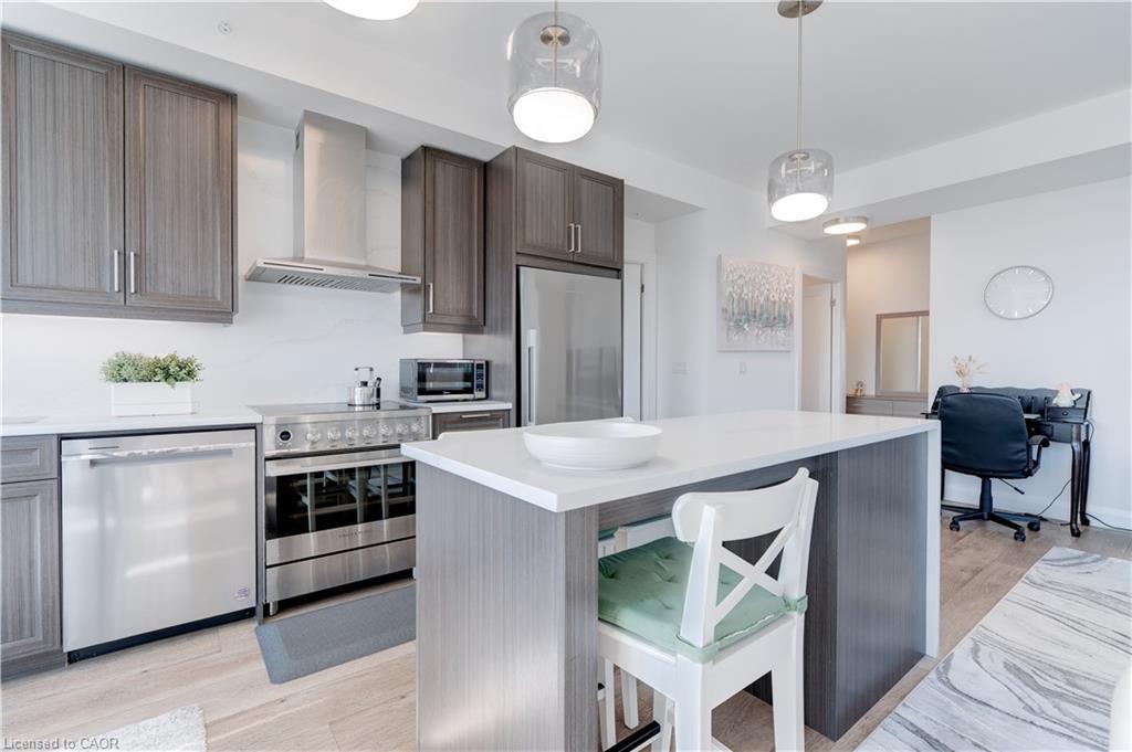 1007-500 Brock Avenue, Burlington, ON - Indoor Photo Showing Kitchen With Stainless Steel Kitchen With Upgraded Kitchen