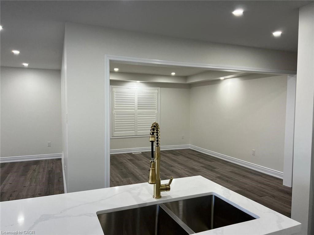 112 Gillespie Drive, Brantford, ON - Indoor Photo Showing Kitchen With Double Sink