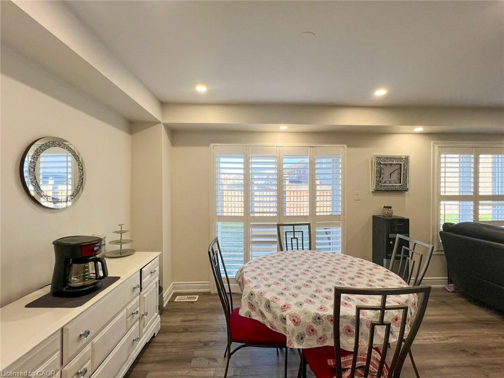 112 Gillespie Drive, Brantford, ON - Indoor Photo Showing Dining Room
