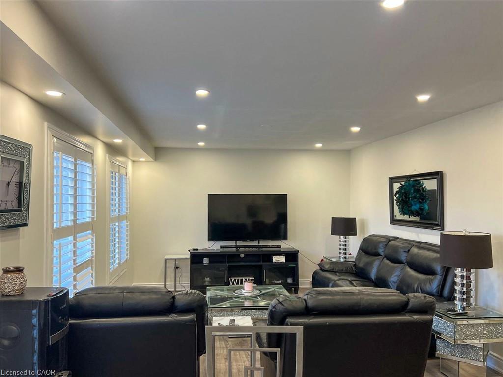 112 Gillespie Drive, Brantford, ON - Indoor