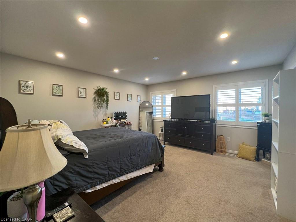 112 Gillespie Drive, Brantford, ON - Indoor Photo Showing Bedroom
