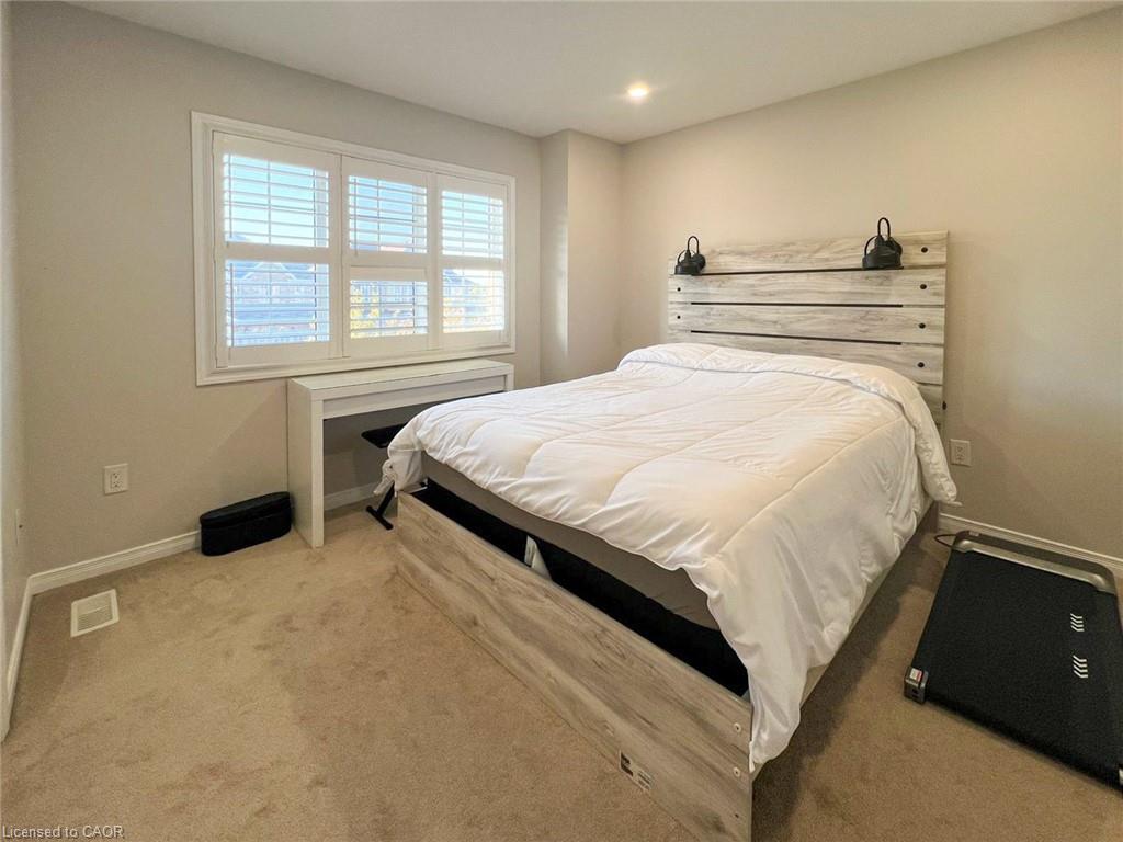 112 Gillespie Drive, Brantford, ON - Indoor Photo Showing Bedroom