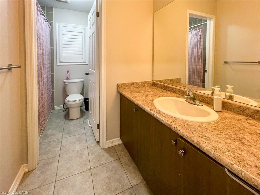 112 Gillespie Drive, Brantford, ON - Indoor Photo Showing Bathroom
