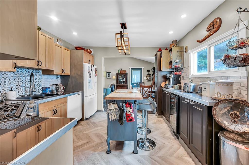 321 East 12Th Street, Hamilton, ON - Indoor Photo Showing Kitchen With Double Sink
