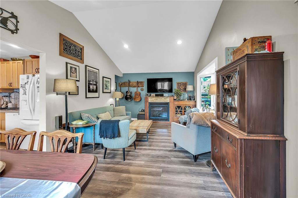 321 East 12Th Street, Hamilton, ON - Indoor With Fireplace