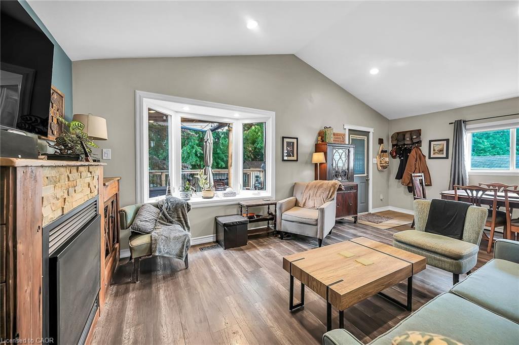 321 East 12Th Street, Hamilton, ON - Indoor Photo Showing Living Room With Fireplace