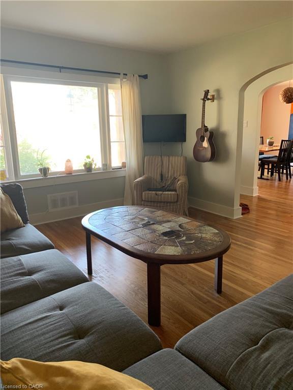 92 Fourth Street E, Collingwood, ON - Indoor Photo Showing Living Room