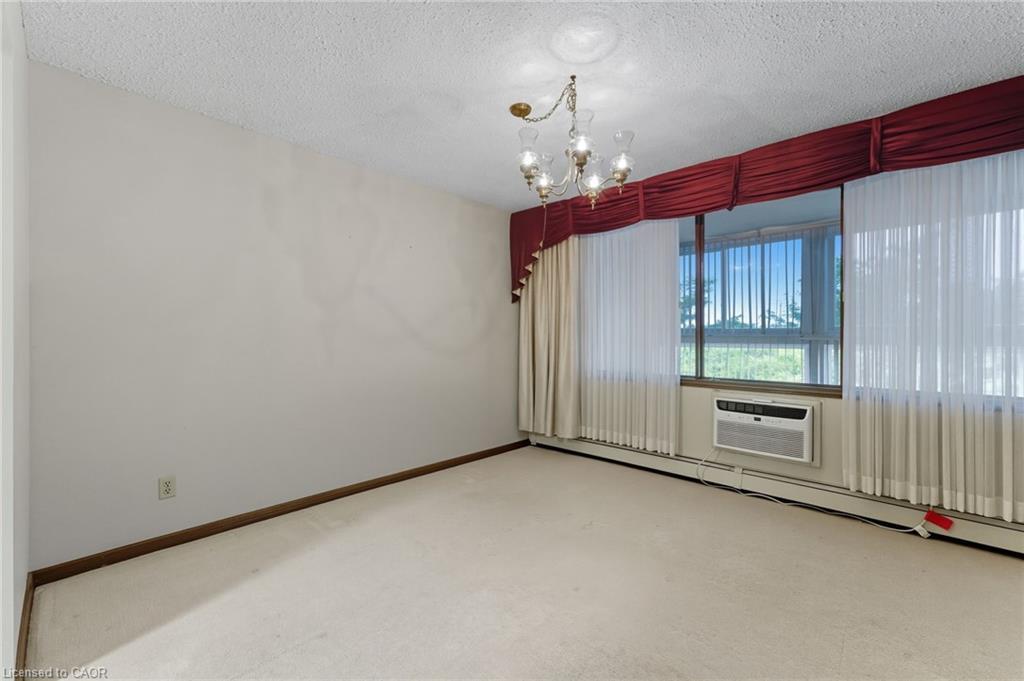 305-400 Champlain Boulevard, Cambridge, ON - Indoor Photo Showing Other Room
