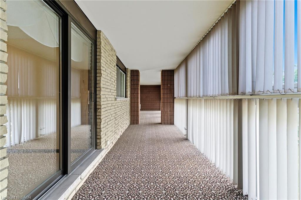 305-400 Champlain Boulevard, Cambridge, ON - With Exterior