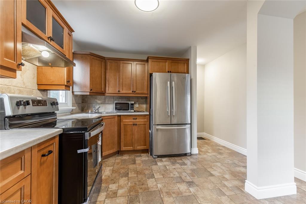 1-129 East 22Nd Street, Hamilton, ON - Indoor Photo Showing Kitchen With Stainless Steel Kitchen