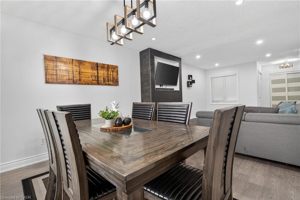 19 Marl Meadow Drive, Kitchener, ON - Indoor Photo Showing Dining Room