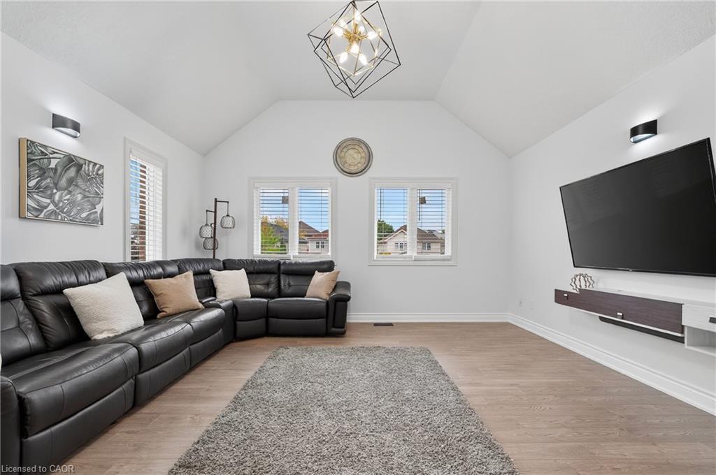 19 Marl Meadow Drive, Kitchener, ON - Indoor Photo Showing Living Room