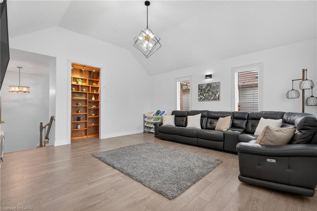 19 Marl Meadow Drive, Kitchener, ON - Indoor Photo Showing Living Room