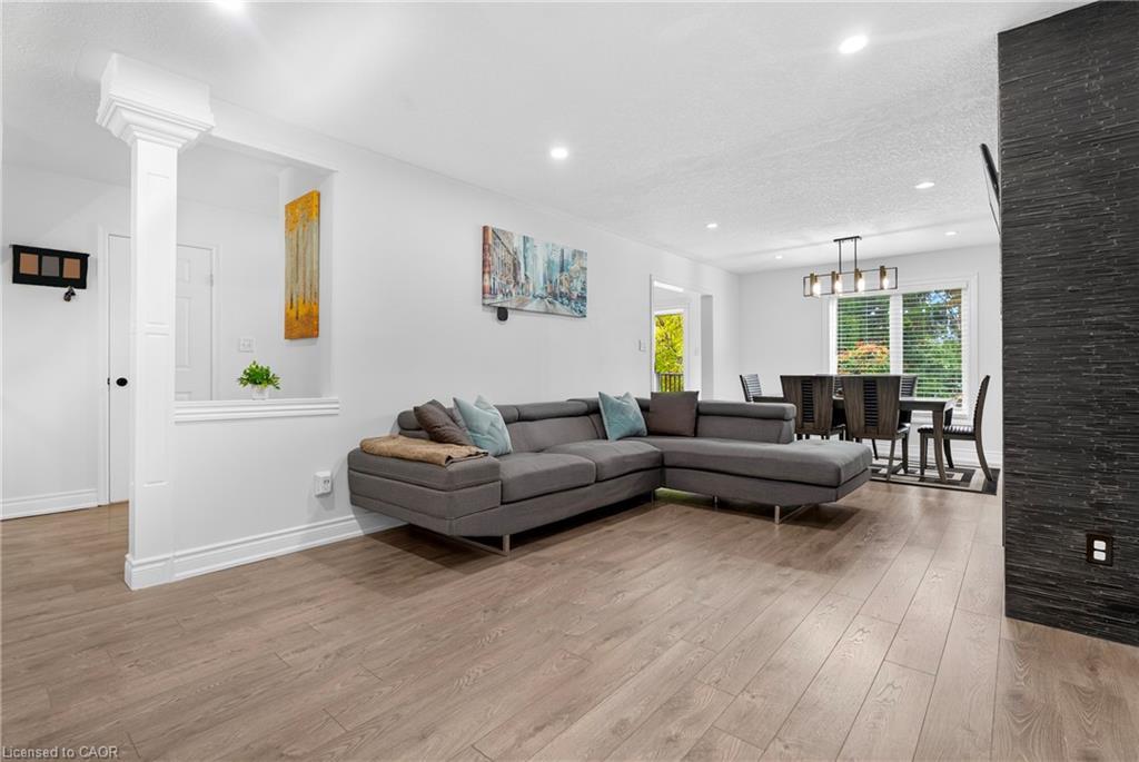19 Marl Meadow Drive, Kitchener, ON - Indoor Photo Showing Living Room