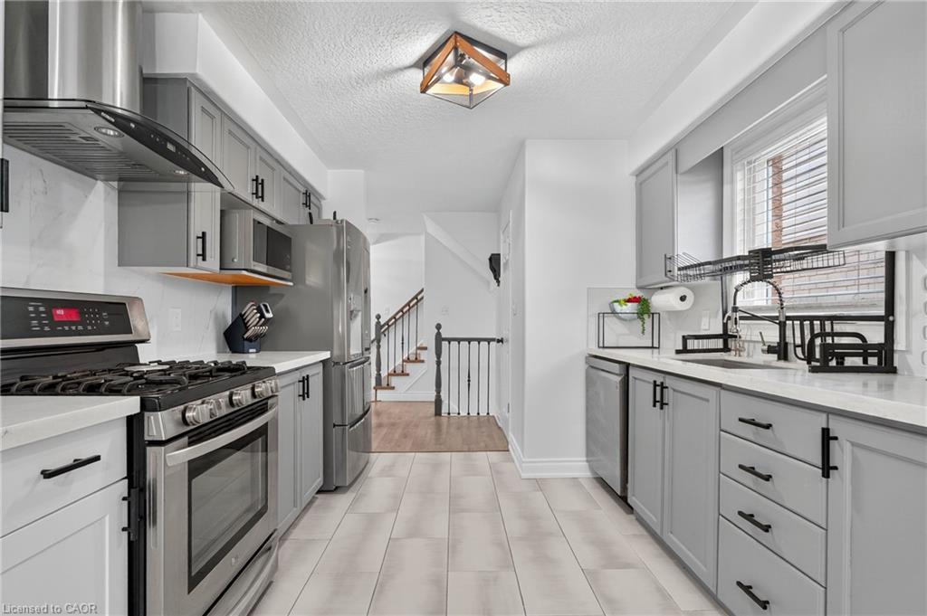 19 Marl Meadow Drive, Kitchener, ON - Indoor Photo Showing Kitchen
