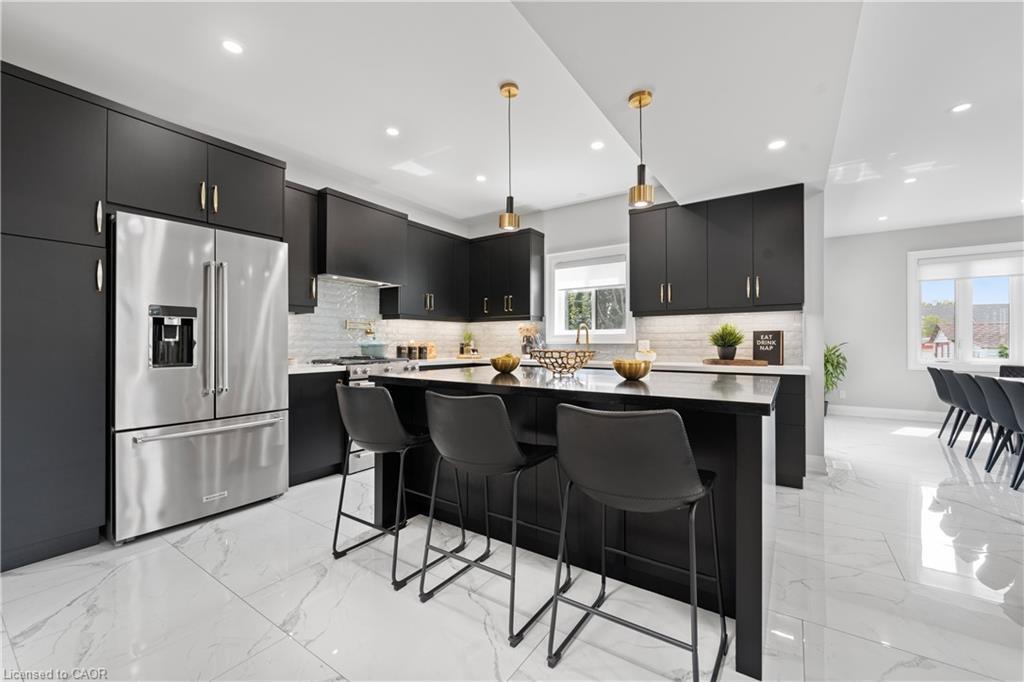 20 Prospect Avenue, St. Catharines, ON - Indoor Photo Showing Kitchen With Upgraded Kitchen