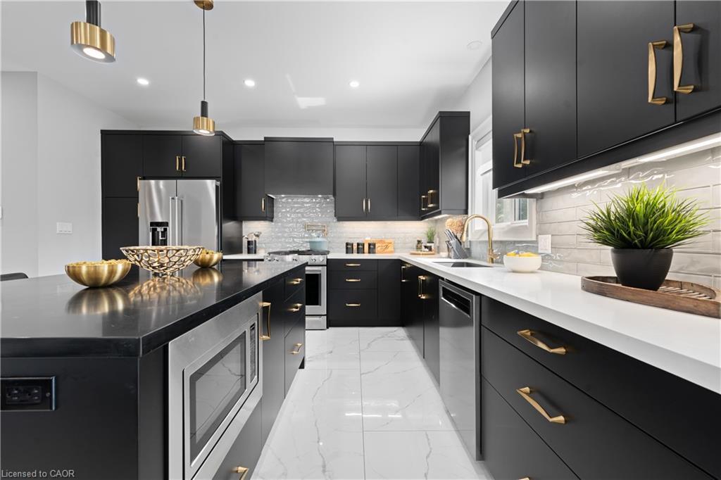 20 Prospect Avenue, St. Catharines, ON - Indoor Photo Showing Kitchen With Upgraded Kitchen