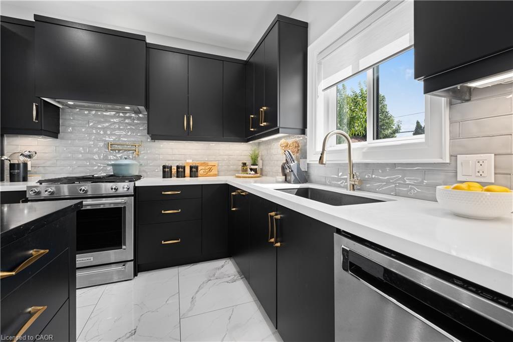 20 Prospect Avenue, St. Catharines, ON - Indoor Photo Showing Kitchen With Upgraded Kitchen