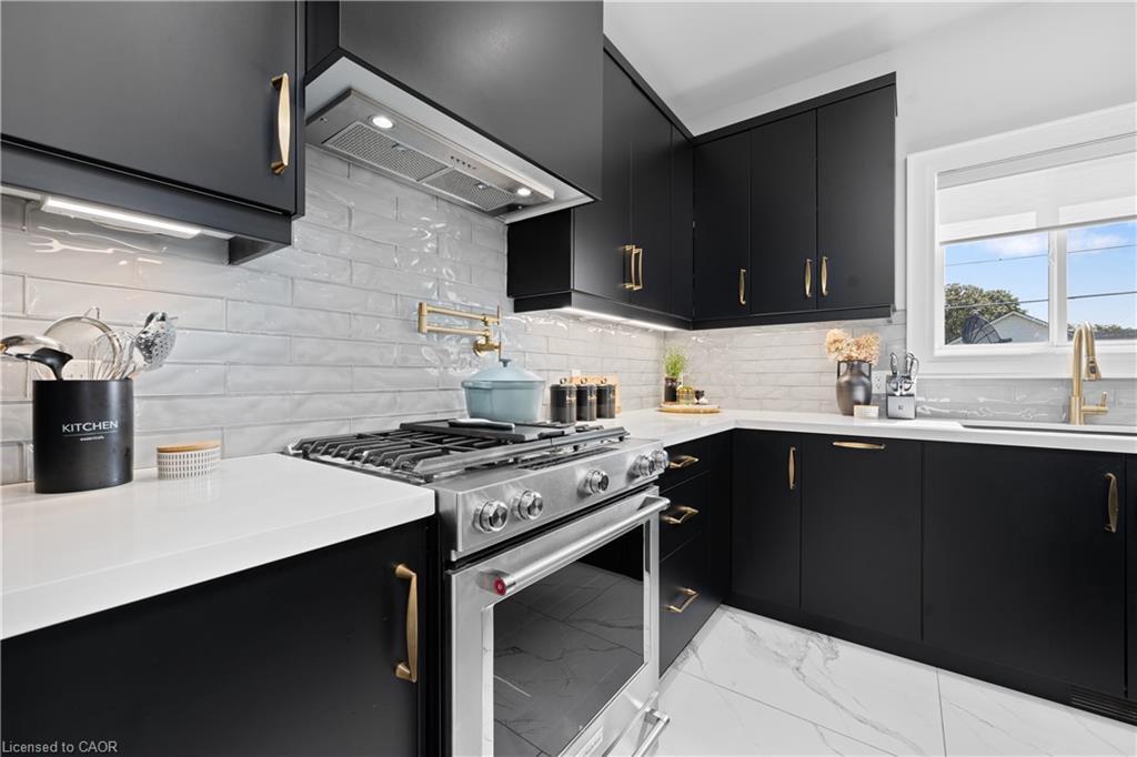 20 Prospect Avenue, St. Catharines, ON - Indoor Photo Showing Kitchen With Upgraded Kitchen