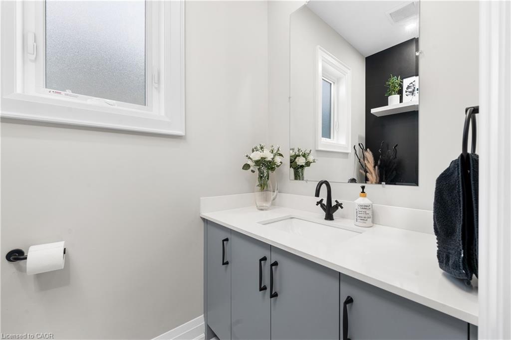 20 Prospect Avenue, St. Catharines, ON - Indoor Photo Showing Bathroom
