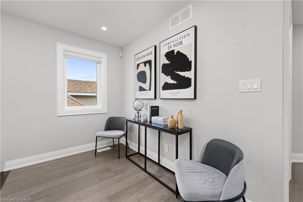 20 Prospect Avenue, St. Catharines, ON - Indoor Photo Showing Office