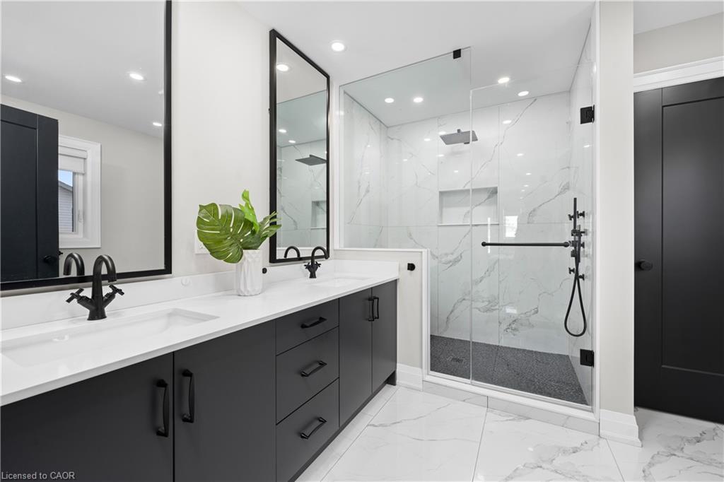 20 Prospect Avenue, St. Catharines, ON - Indoor Photo Showing Bathroom