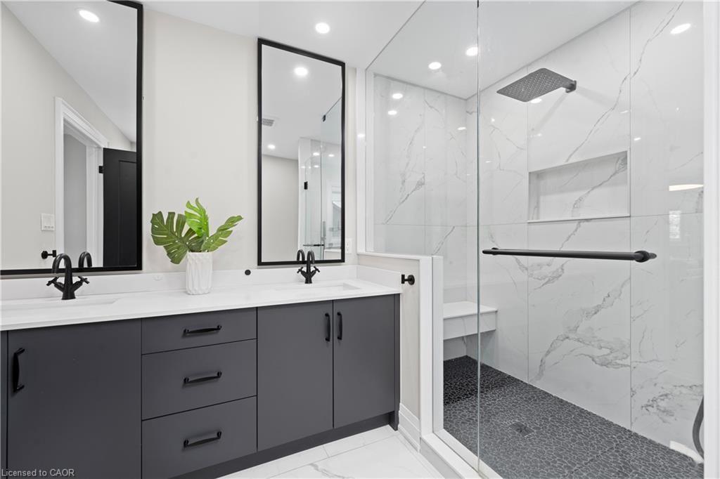 20 Prospect Avenue, St. Catharines, ON - Indoor Photo Showing Bathroom