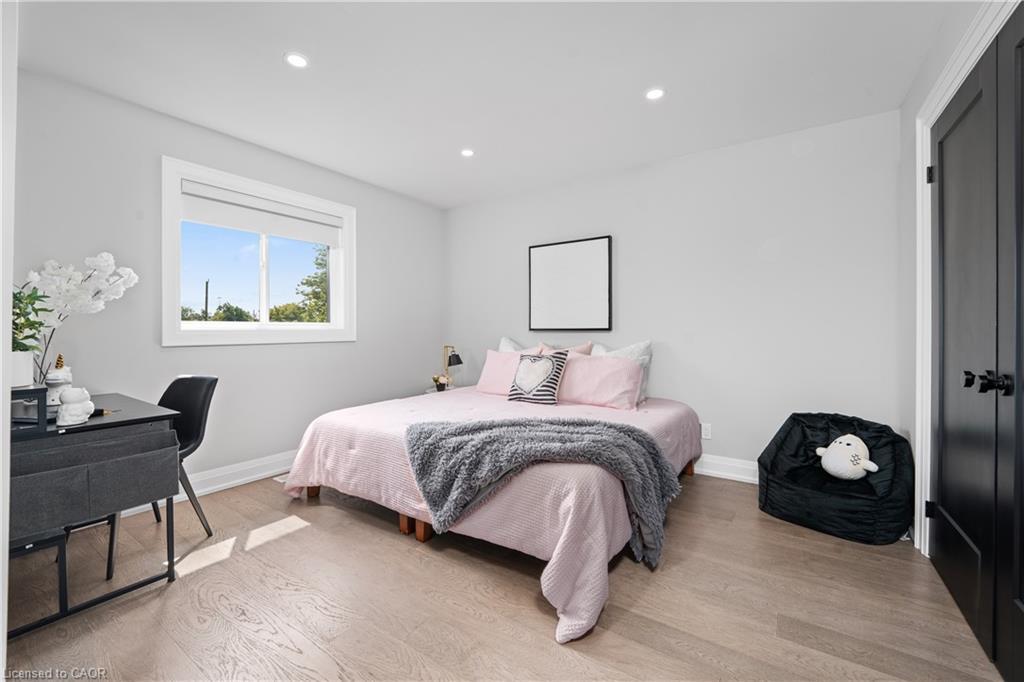 20 Prospect Avenue, St. Catharines, ON - Indoor Photo Showing Bedroom