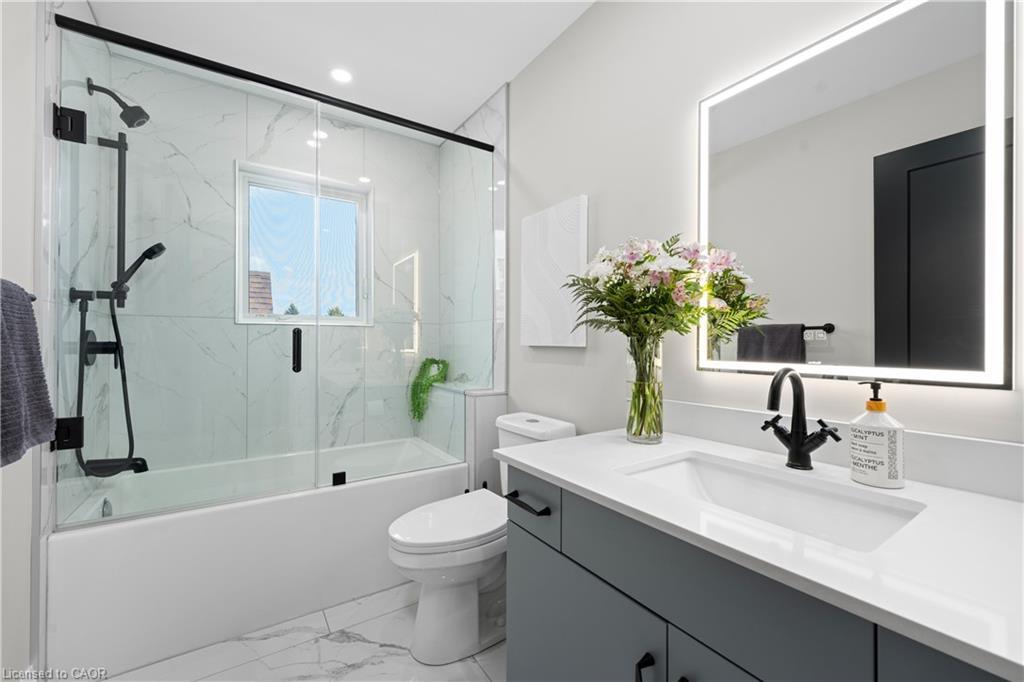 20 Prospect Avenue, St. Catharines, ON - Indoor Photo Showing Bathroom