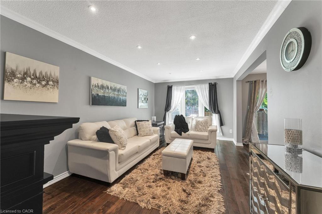 48-860 Rymal Road E, Hamilton, ON - Indoor Photo Showing Living Room