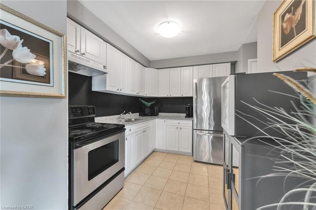 48-860 Rymal Road E, Hamilton, ON - Indoor Photo Showing Kitchen
