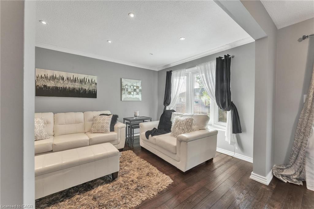 48-860 Rymal Road E, Hamilton, ON - Indoor Photo Showing Living Room