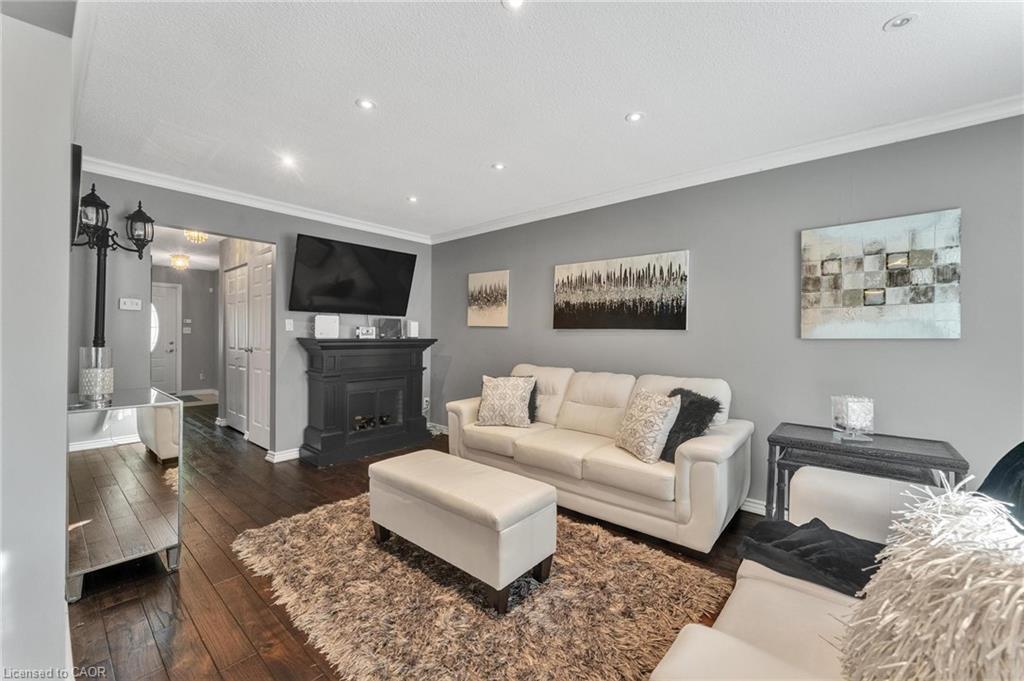 48-860 Rymal Road E, Hamilton, ON - Indoor Photo Showing Living Room