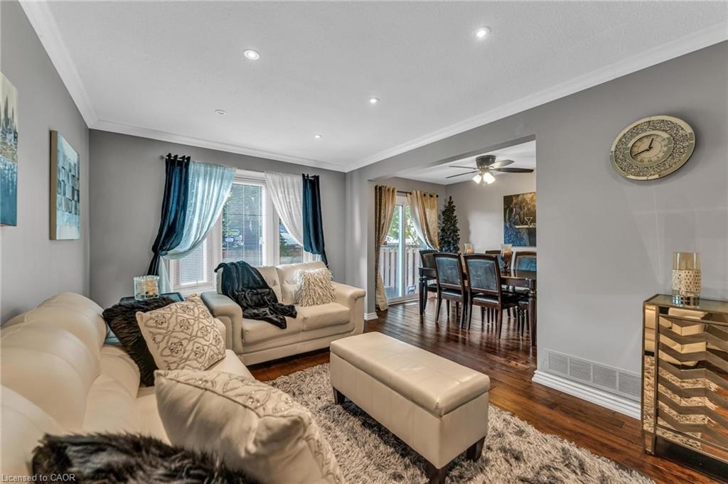 48-860 Rymal Road E, Hamilton, ON - Indoor Photo Showing Living Room