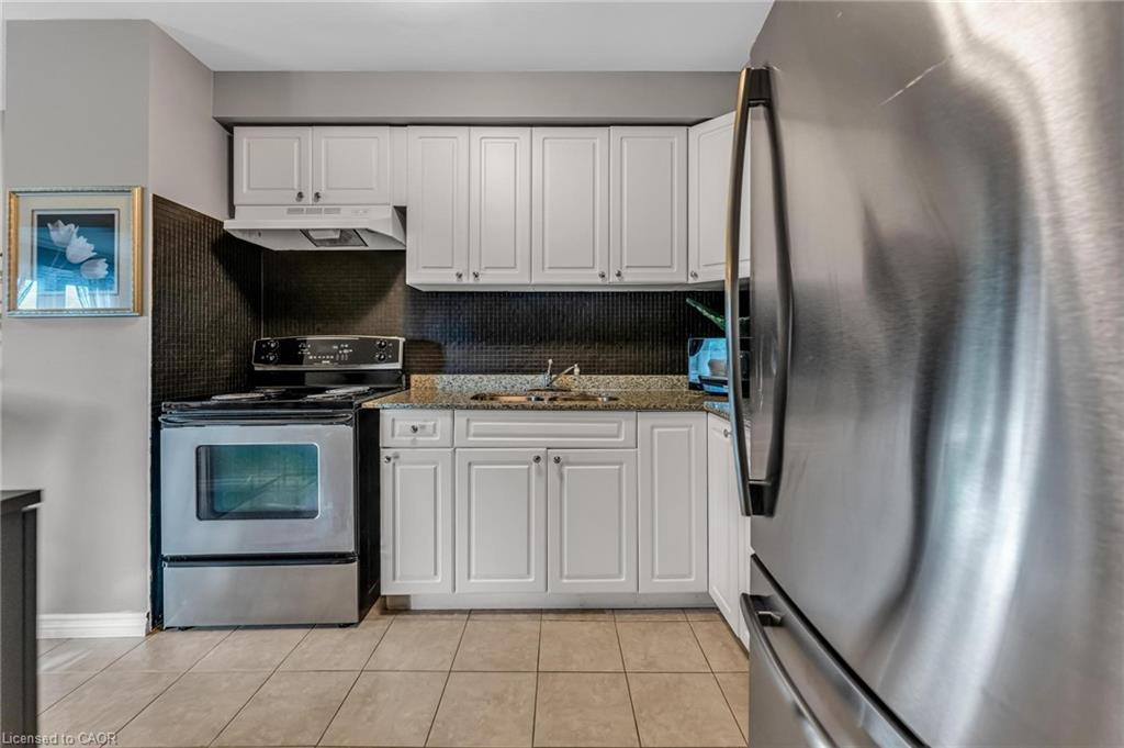 48-860 Rymal Road E, Hamilton, ON - Indoor Photo Showing Kitchen