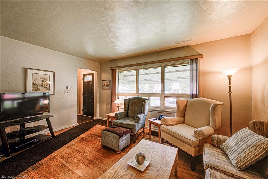 105 Lorne Crescent, Kitchener, ON - Indoor Photo Showing Living Room