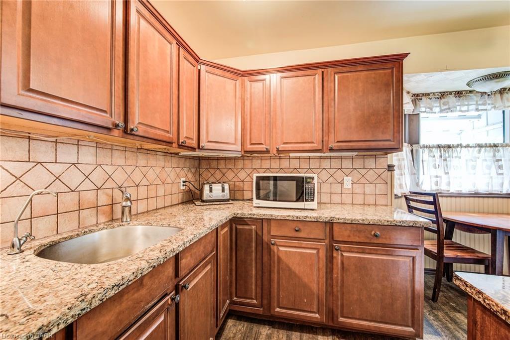 105 Lorne Crescent, Kitchener, ON - Indoor Photo Showing Kitchen