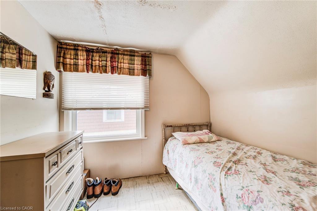 105 Lorne Crescent, Kitchener, ON - Indoor Photo Showing Bedroom