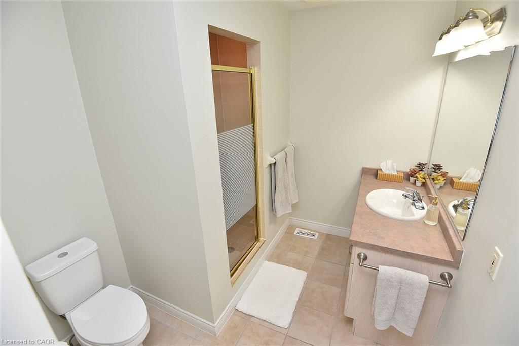 13-243 Fennell Avenue E, Hamilton, ON - Indoor Photo Showing Bathroom