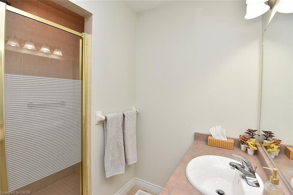 13-243 Fennell Avenue E, Hamilton, ON - Indoor Photo Showing Bathroom